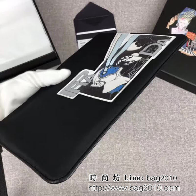 PRADA普拉達 專櫃同步 最新款式 限量版 漫畫印象系列 男士手包 2NH006 DD1247